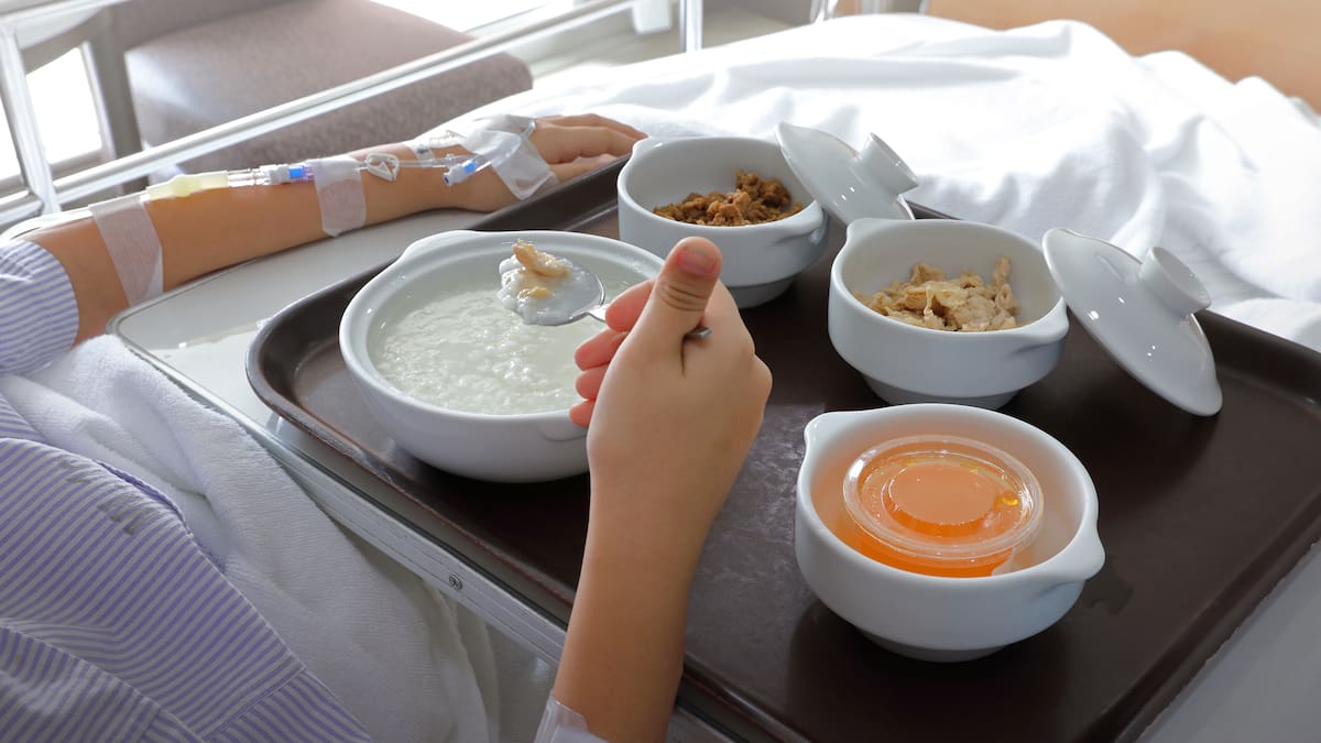 Un menú por Navidad para los pacientes: "Hacemos lo que podemos para acercar las fiestas a quienes están en una cama de hospital"