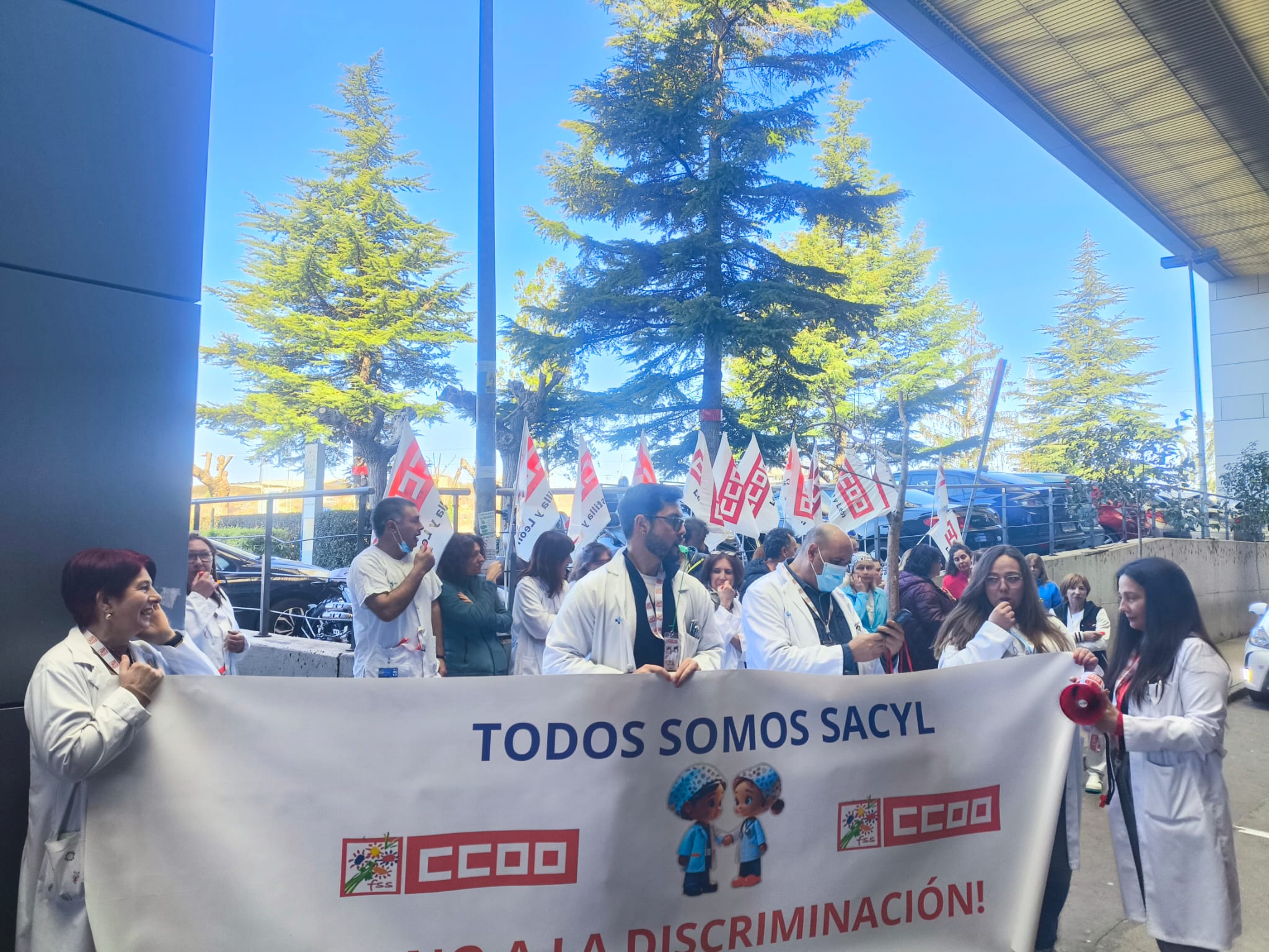 Una de las movilizaciones organziadas por CCOO frente al Hospital de Léon