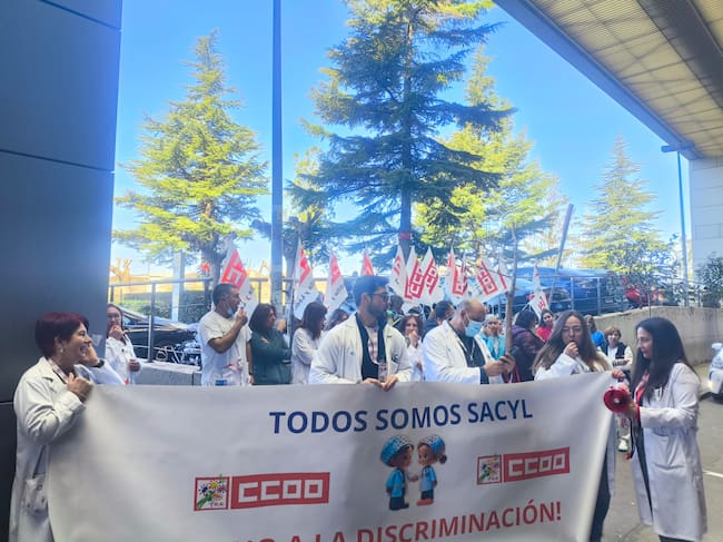 Una de las movilizaciones organziadas por CCOO frente al Hospital de Léon