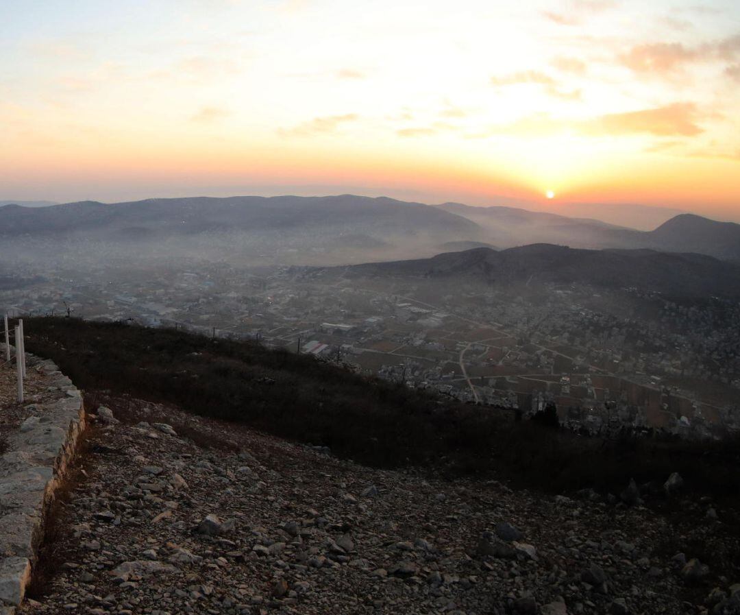 Vistas desde el Monte Guerizín, uno de los dos montes colindantes con la ciudad cisjordana de Naplusa