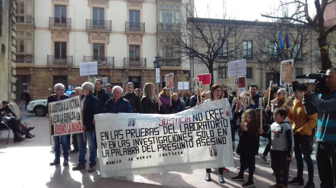 Imagen de una de las concentraciones celebradas en Cangas del Narcea organizadas por la familia