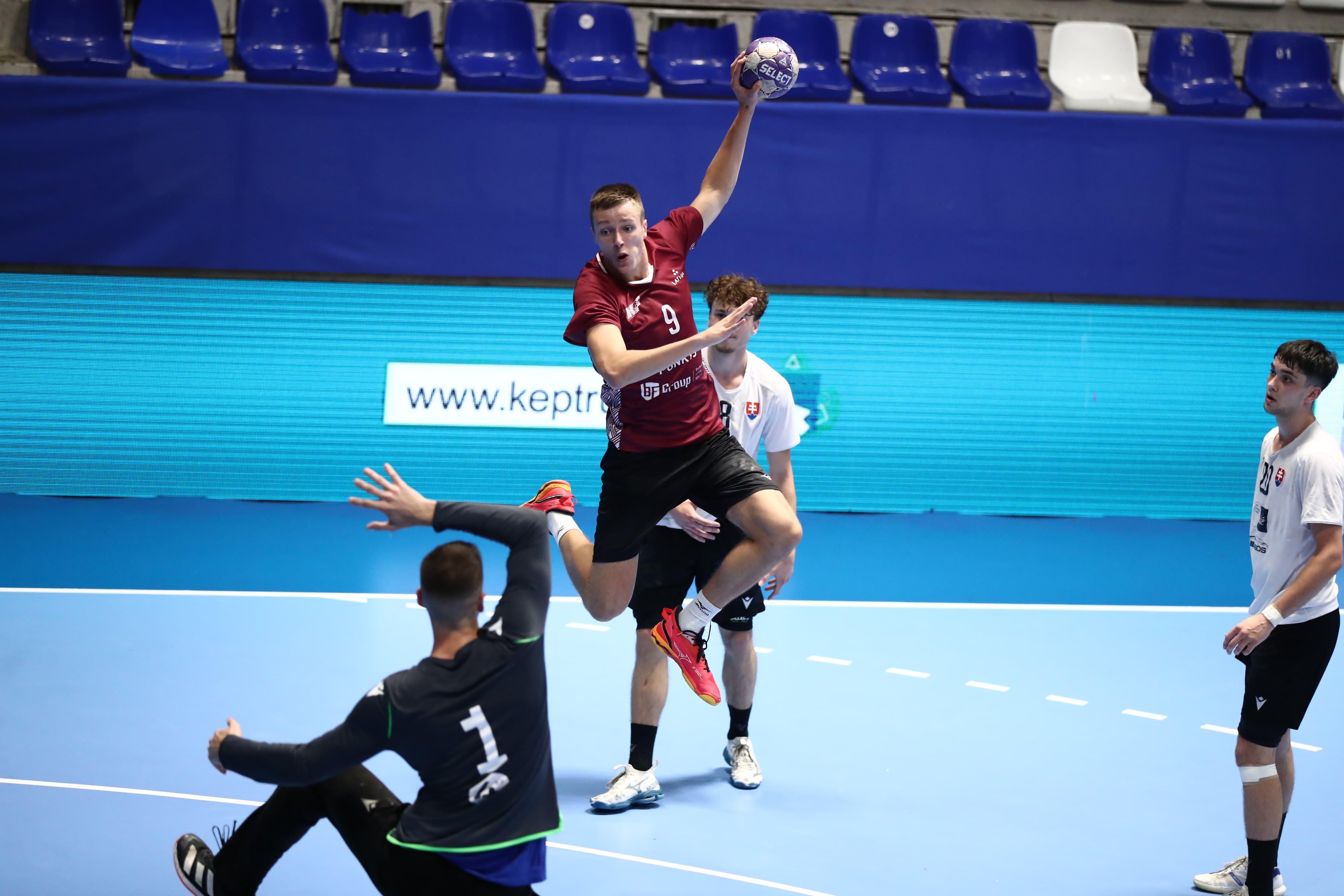 Andis Bors con la selección
