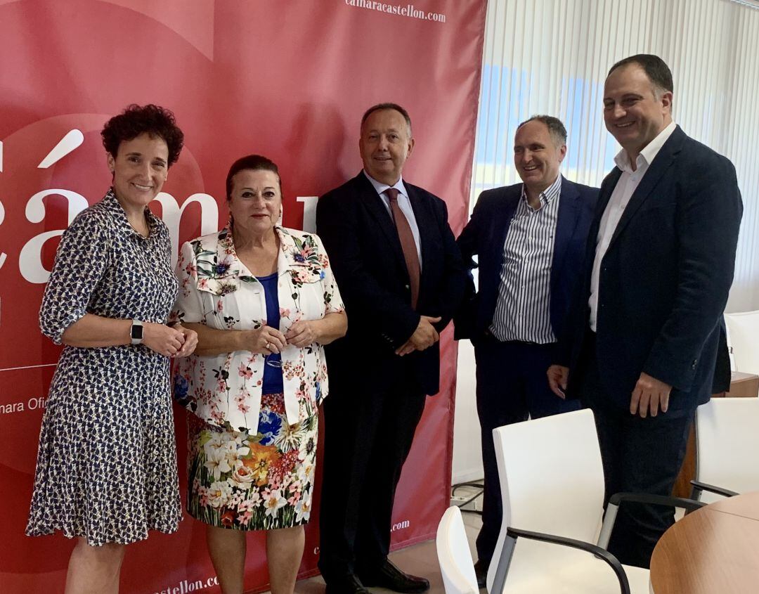 La alcaldesa de Onda, Carmina Ballester, y la presidente de la Cámara de Comercio de Castellón, Maria Dolores Guillamón