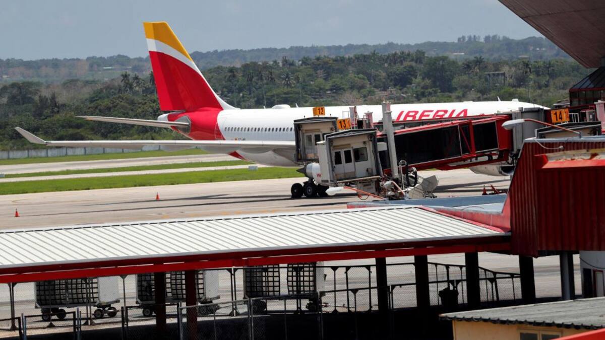 Nueva jornada de huelga en el Aeropuerto de A Coruña en el servicio de asistencia en tierra de Iberia