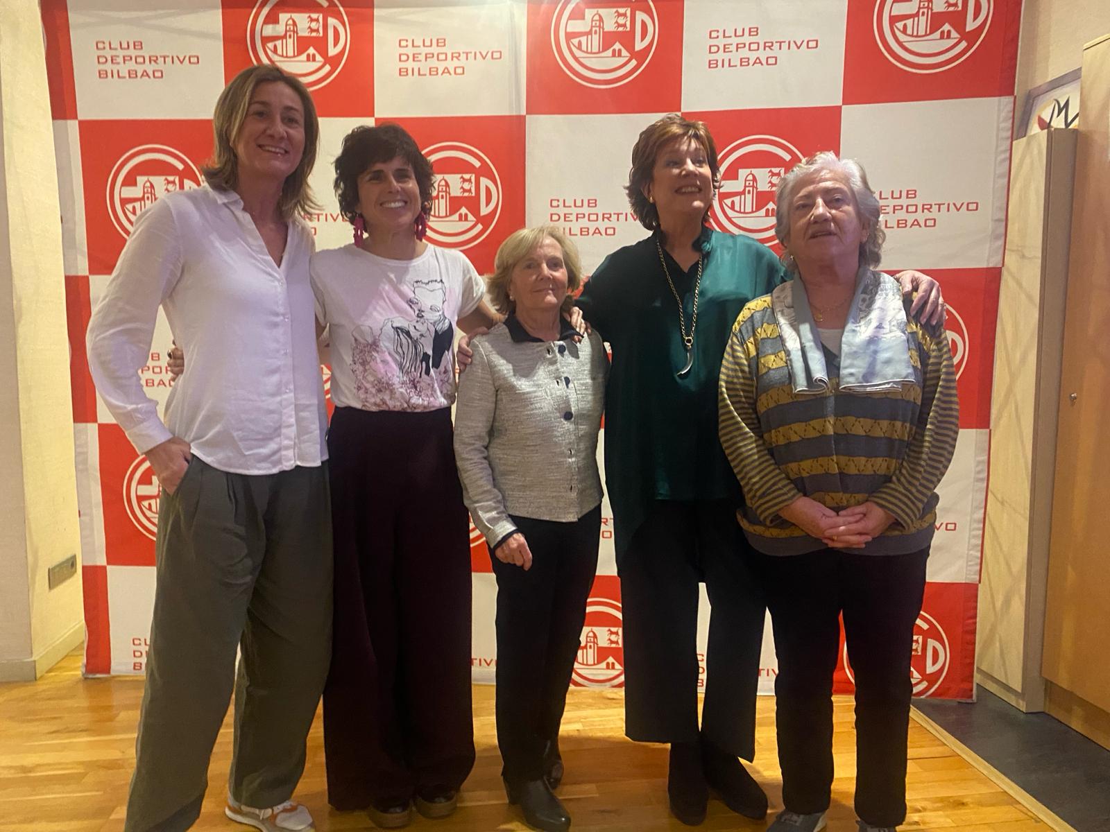 La expresidenta del Athletic Ana Urquijo, la presidenta del Surne Bilbao Basket Isabel Iturbe. la exvicepresidenta de la Federación Española de Hockey Mary Ayestarán,  la triatleta Virginia Berasategui y Assumpta Guisasola, participantes en el debate &quot;Mujeres directivas en el deporte&quot;