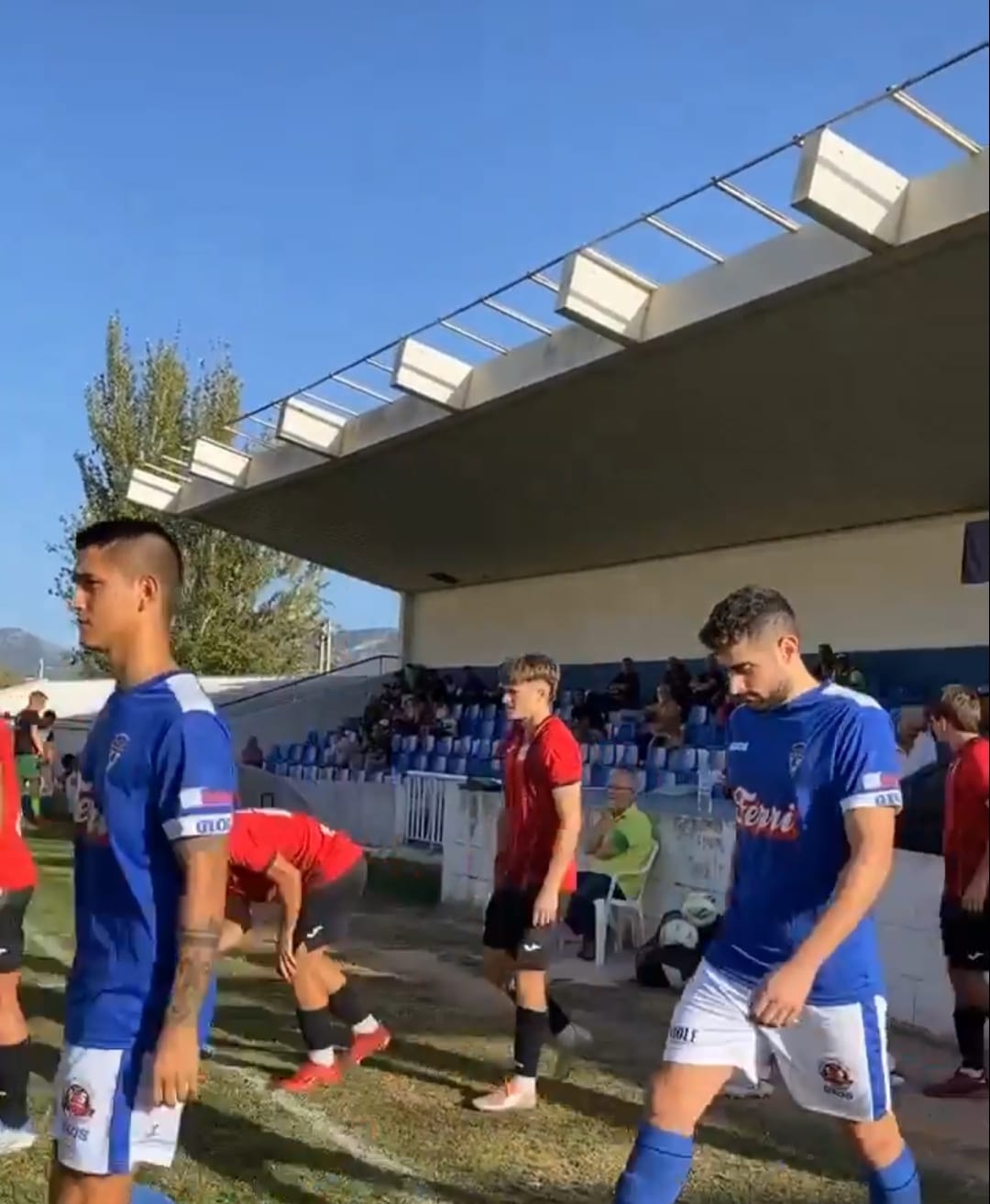 Salida de los jugadores al campo