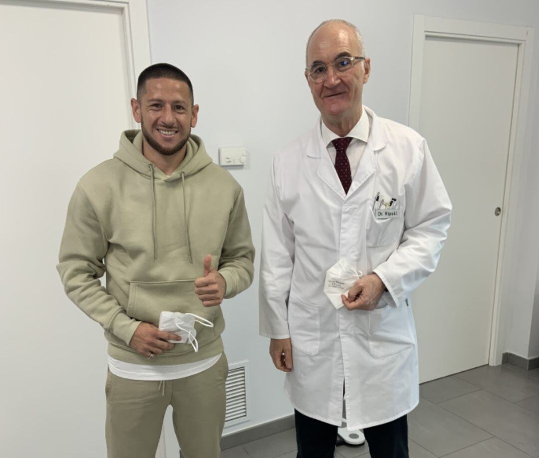 Javier Acuña junto al Dr. Ripoll