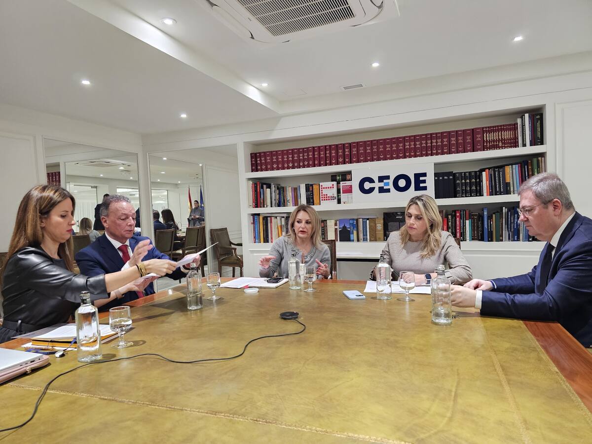 Industria anuncia la elaboración de un estudio "exhaustivo" para relanzar la economía castellonense