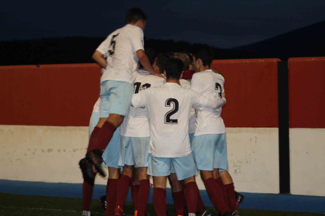 Jugadores del Arcos CF celebrando un gol esta temporada