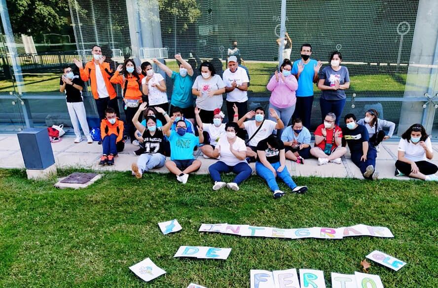 Alumnos de Integrar Formación, centro premiado junto a la maestra Blanca Aguilar.