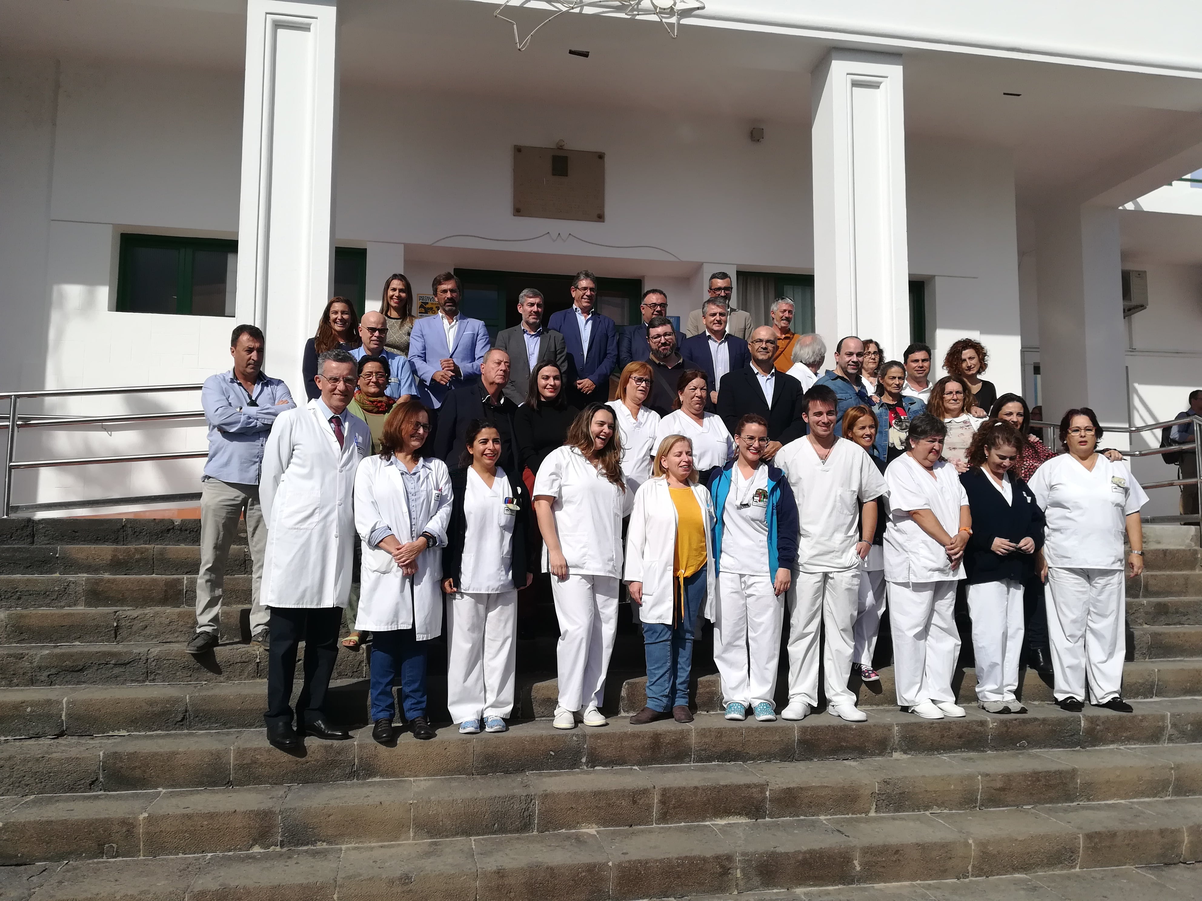 Trabajadores del Hospital Insular de Lanzarote el día de su integración en el Servicio Canario de Salud.