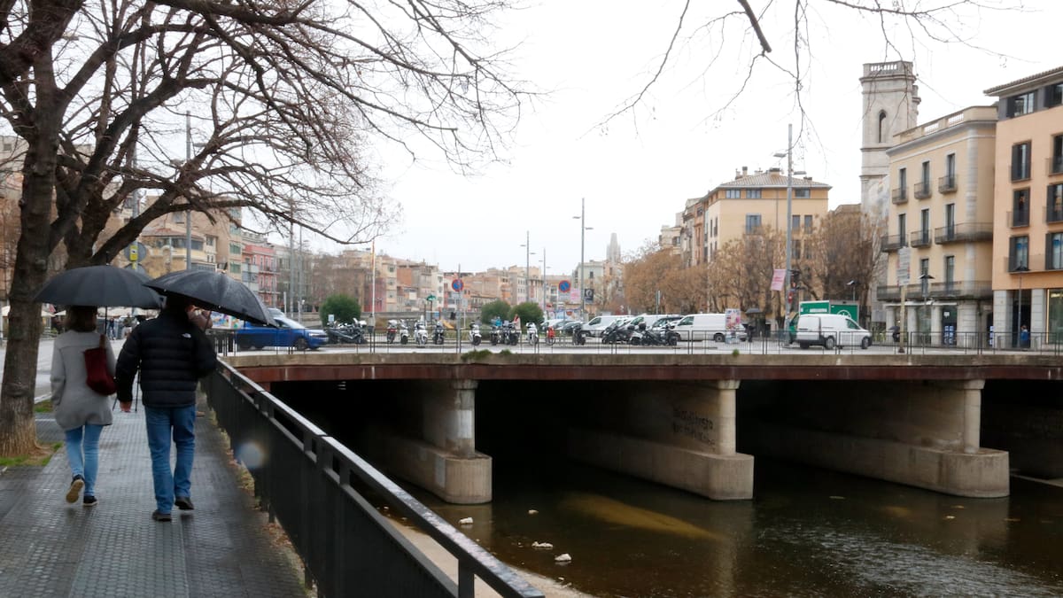Girona reforçarà d'urgència l'estructura que aguanta la plaça Catalunya perquè hi ha un centenar de bigues en mal estat