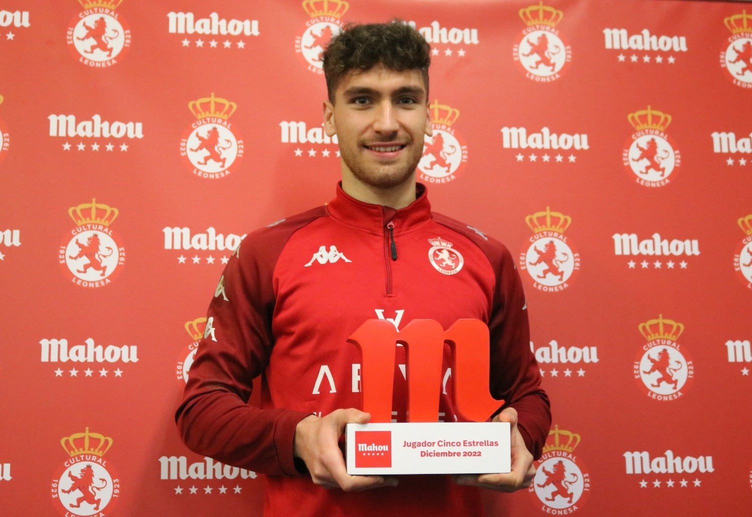 Percan, con el trofeo de la afición