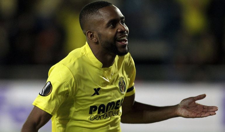 Bakambu sonrié en la victoria frente al Leverkusen - (REUTERS)