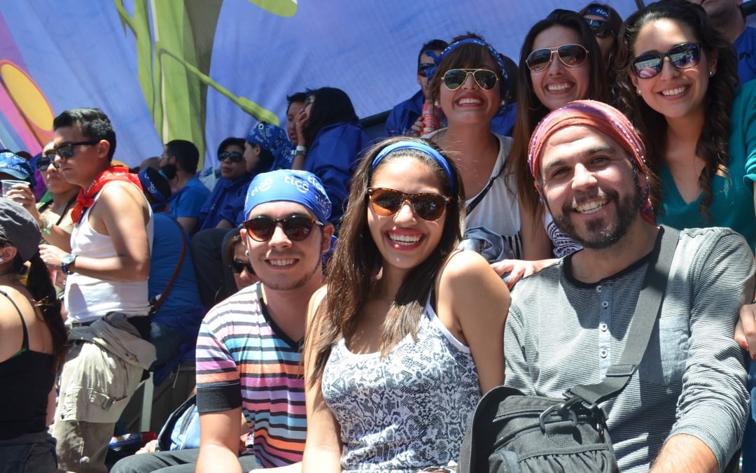 Mario, desde la grada, disfrutando el carnaval de Oruro (2014)