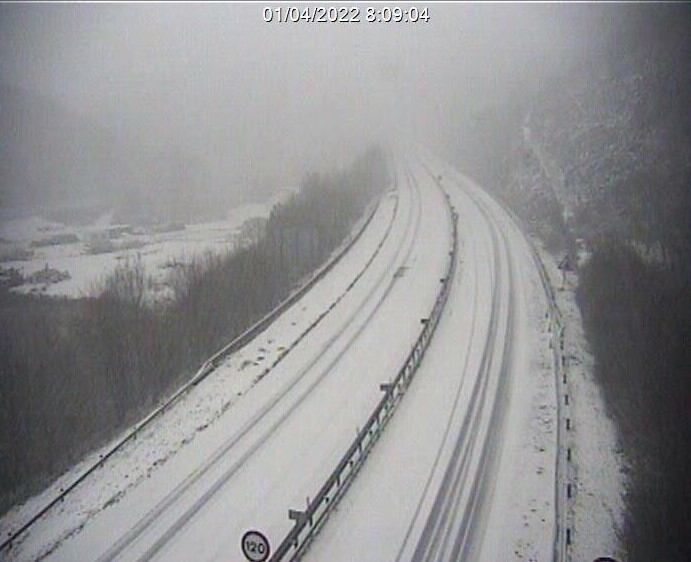 Cerrada la A-15 en Irurtzun por el temporal de nieve, que corta dos carreteras secundarias en Navarra.