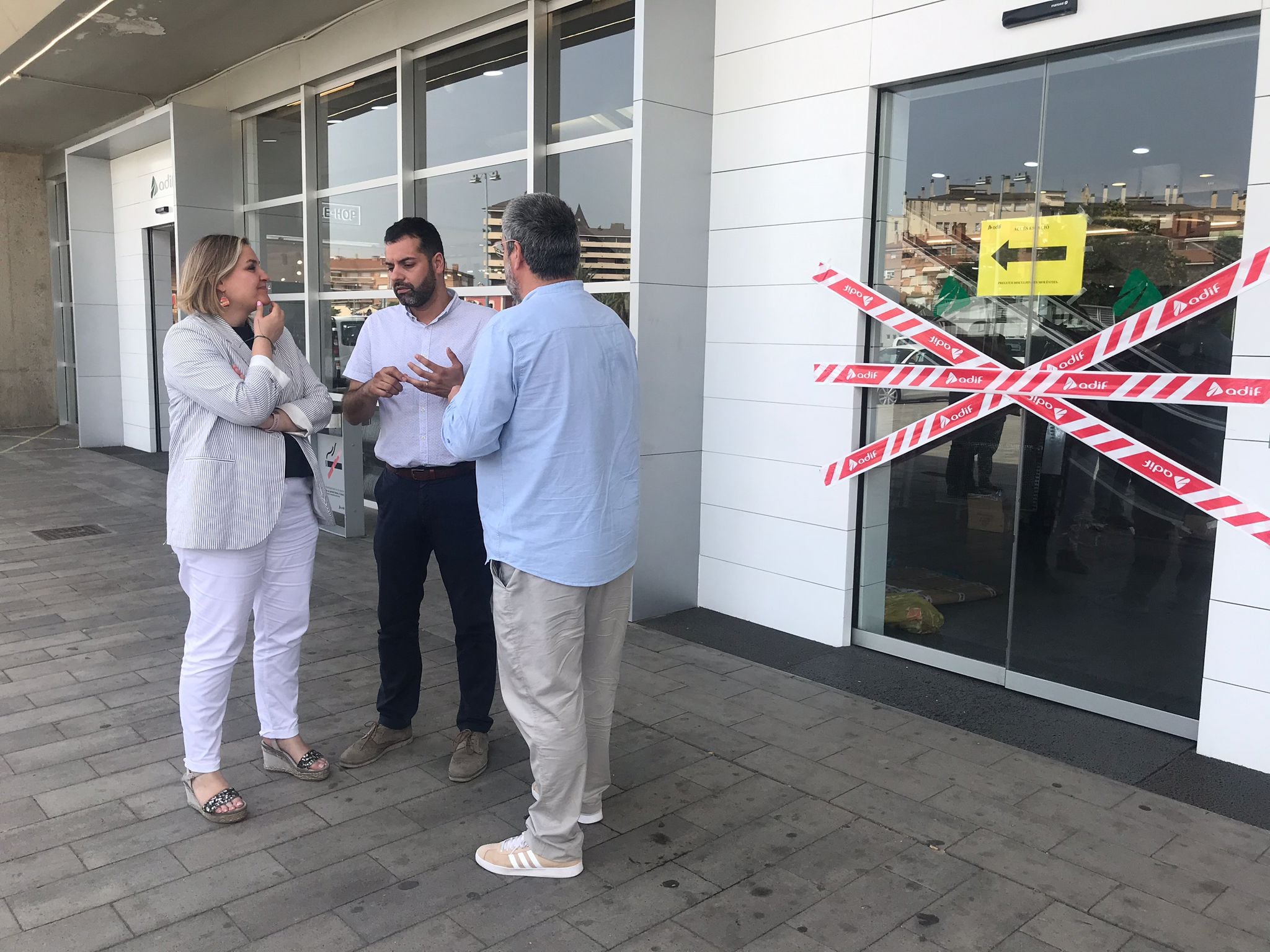 Lladó, Ayats i Martí, avui davant l'estació de trens de Girona