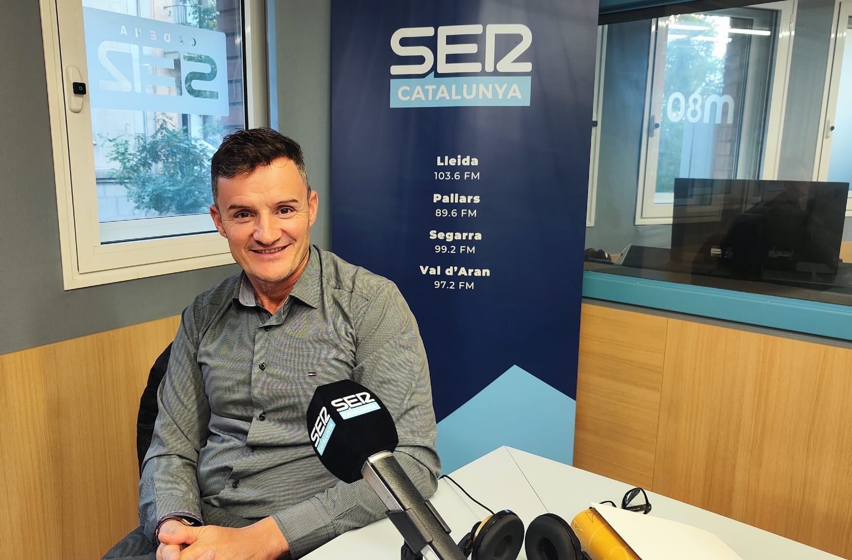 Dani Tamargo, de l'empresa Sada Multiserveis, porta La Sibil·la i el restaurant TK de davant de l'estació de Renfe de Lleida.