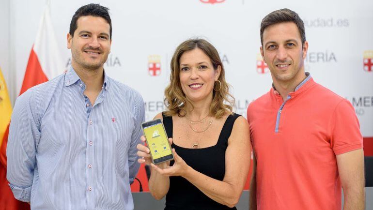 Ana Martínez Labella junto a representantes de Nila y Alborada.