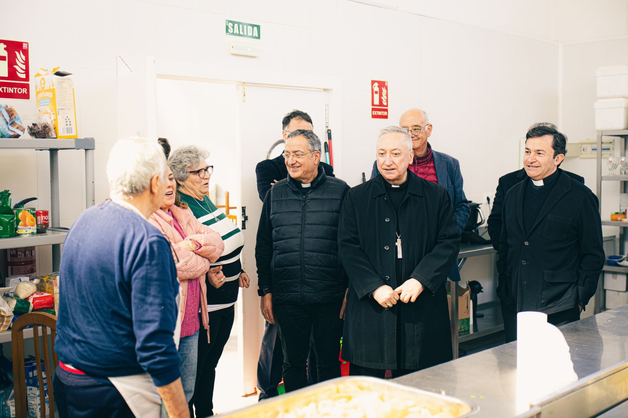 Visita del obispo, José Rico Pavés, a la Casa Santo Ángel de El Portal