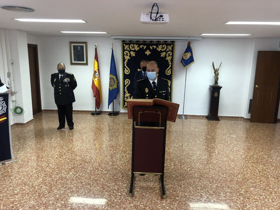 El nuevo comisario de la Policía Nacional de Gandia, Luis Fernando Ascaso, toma posesión de su cargo