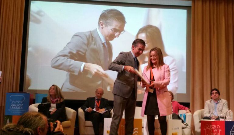 Sofía Godoy recoge el reconocimiento de la entidad