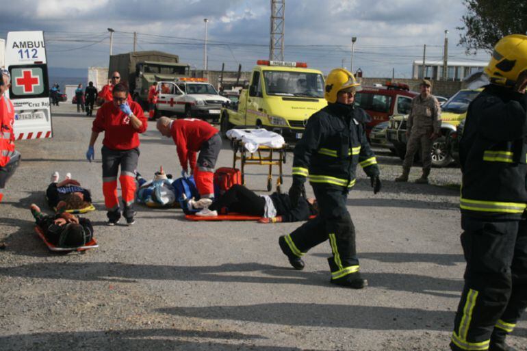 Foto de un simulacro de terremoto de terremoto difundida por la Unidad Militar de Emergencias