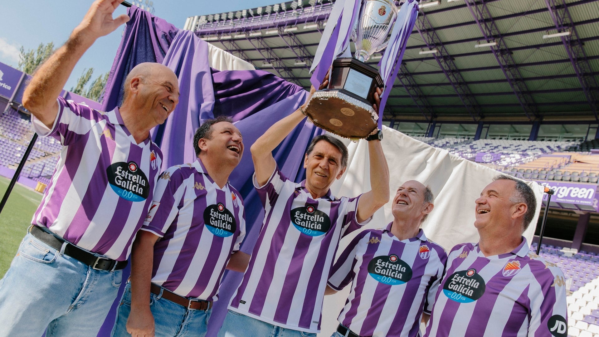 Históricos del Real Valladolid presentan las nuevas equipaciones de Kappa