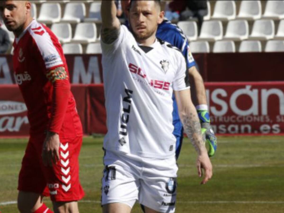 Acuña sufre una contractura en el soleo de su pierna izquierda