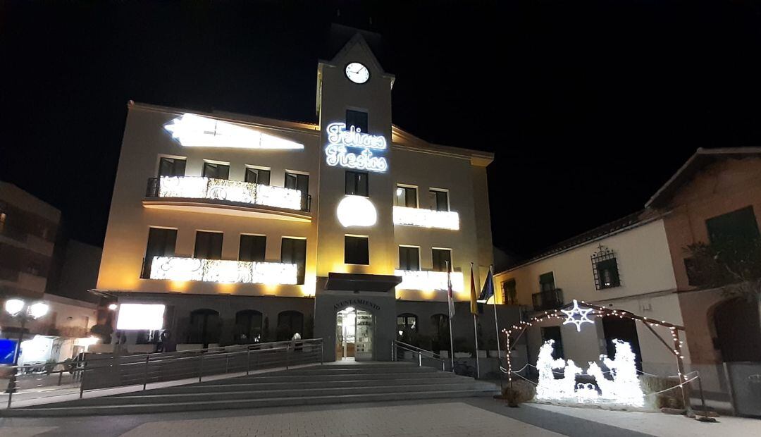 Iluminación navideña de la fachada del Ayuntamiento de Calzada de Calatrava