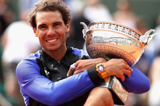 Rafa Nadal, con su trofeo de ganador de Roland Garros 2017.