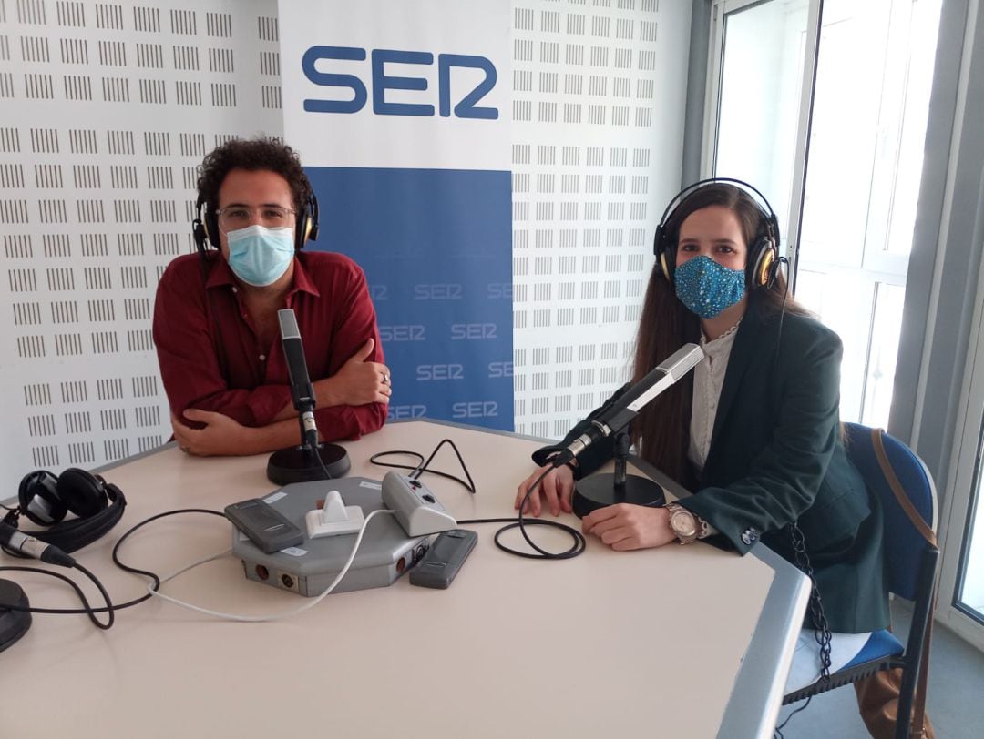 Los comisarios de la muestra de Sebastián Santos, Jesús Ricca y Rocío Calvo, en Radio Huelva.