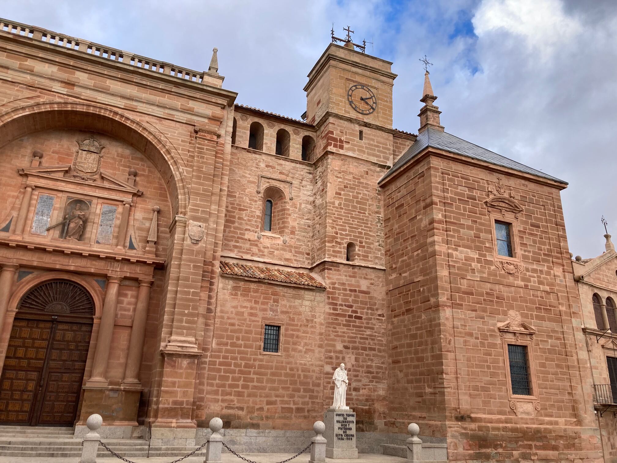 Imagen de archivo de la Iglesia, situada en la Plaza Mayor de Villanueva de los Infantes (Ciudad Real)