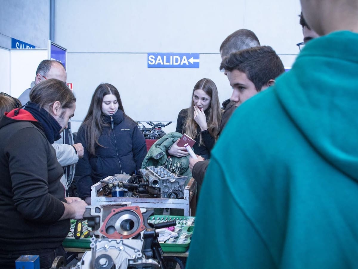 Batalla de gallos y la presencia del popular rapero Víctor Rutty para atraer a jóvenes y sus familias a la Feria de la FP