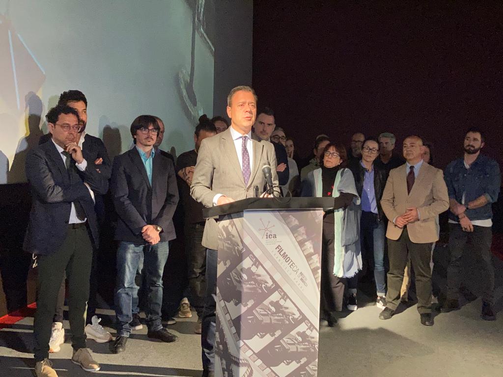 Marcos Ortuño junto a profesionales del sector en la Filmoteca Regional