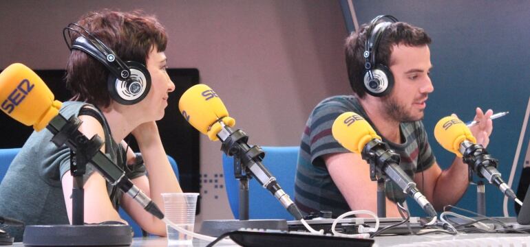 Llanos Gómez y Fran Pastor, en el estudio de la Gran Vía madrileña.