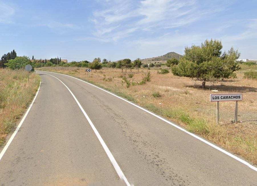 Carretera RM-F39, que da acceso a Los Camachos