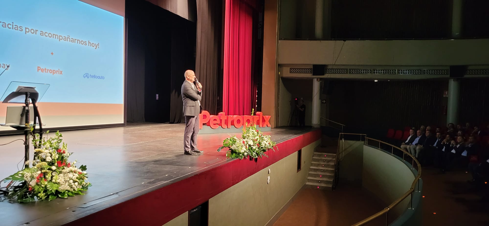 Manuel Santiago, CEO del grupo Petroprix durante el acto de este viernes.