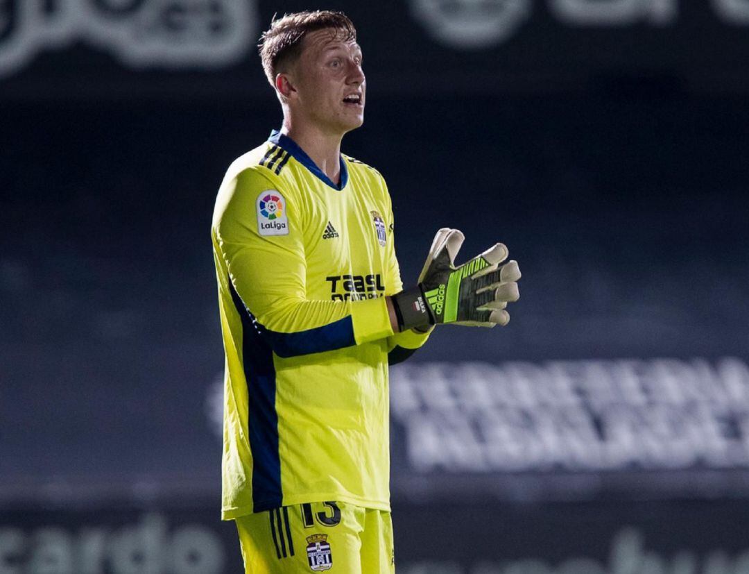 Bulka defendiendo el escudo del Cartagena