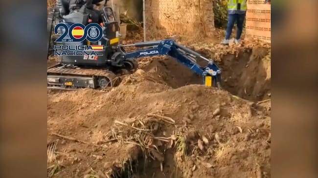 Una mujer y su pareja actual han sido detenidos por la Policía Nacional por supuestamente matar y desmembrar al marido de ella, un hombre de origen cubano que llevaba meses desaparecido y cuyos restos fueron localizados en el cementerio del municipio soriano de Andaluz.