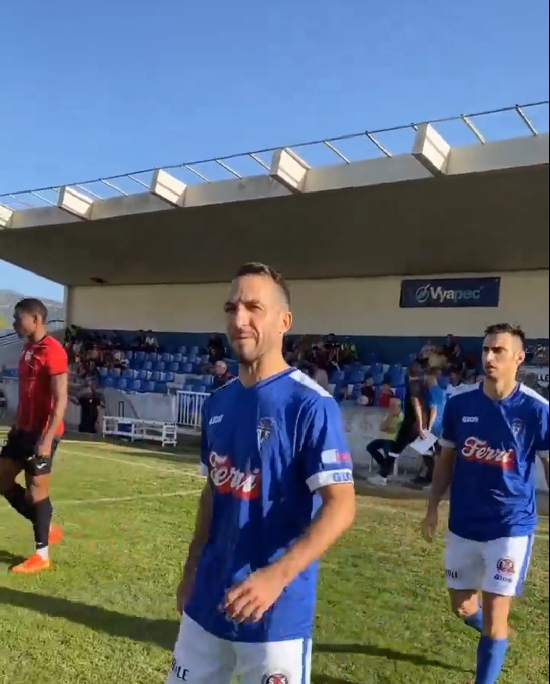 Salida de los jugadores al campo