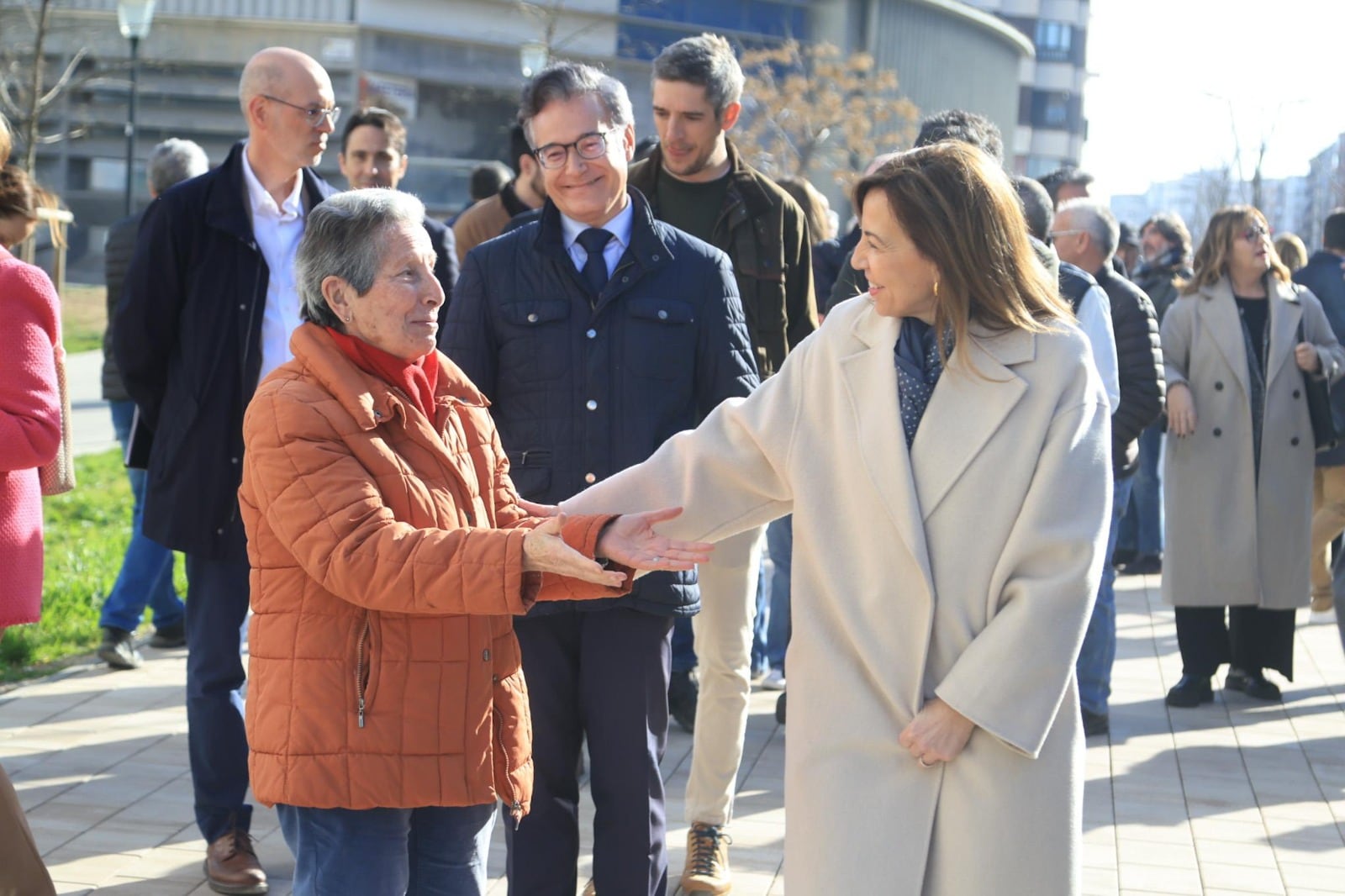 La alcaldesa de Zaragoza hablaba de la situación del Real Zaragoza durante la inauguración de un nuevo tramo reformado en la avenida de Narra