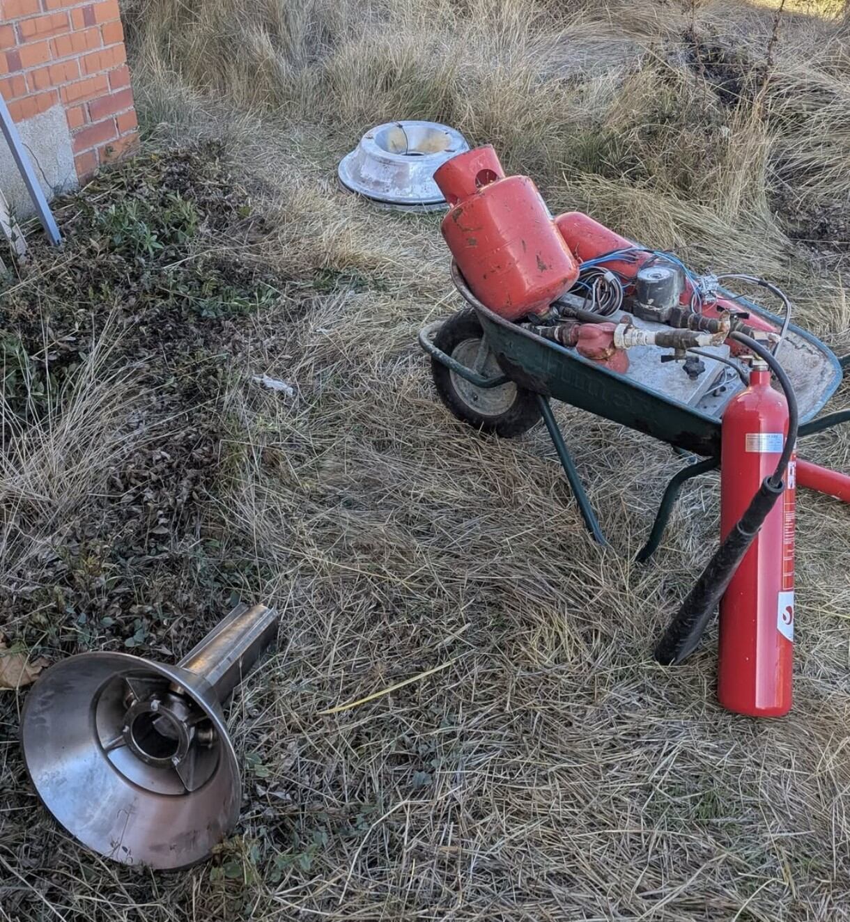 Denunciadas dos personas por ocupar una antigua quesería