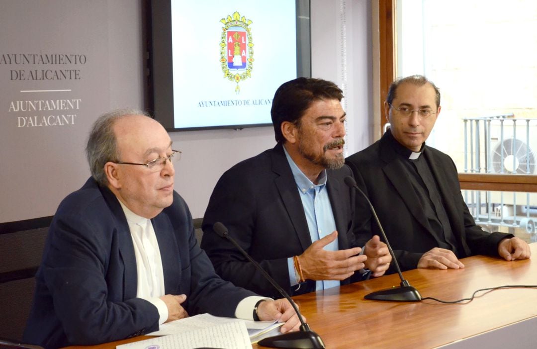 Ramón Egío (i), Luis Barcala (c) y José Luis Casanova (d)