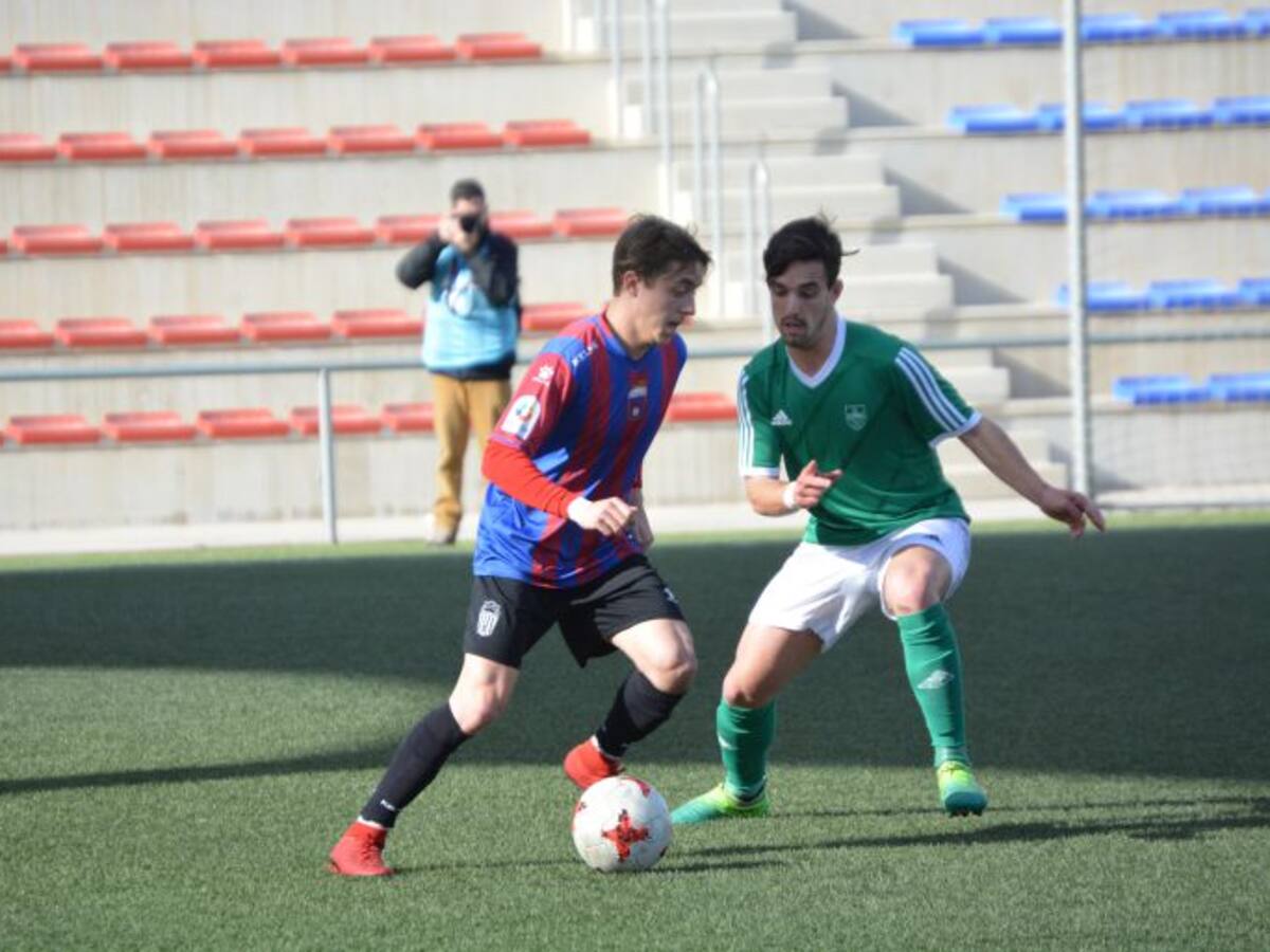 El Eldense a punto de pagar su falta de puntería (2-1)
