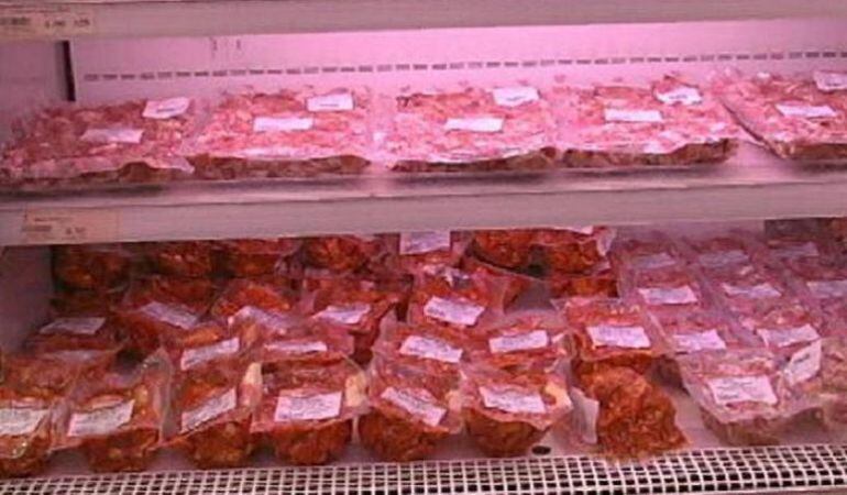 Carne etiquetada en un supermercado