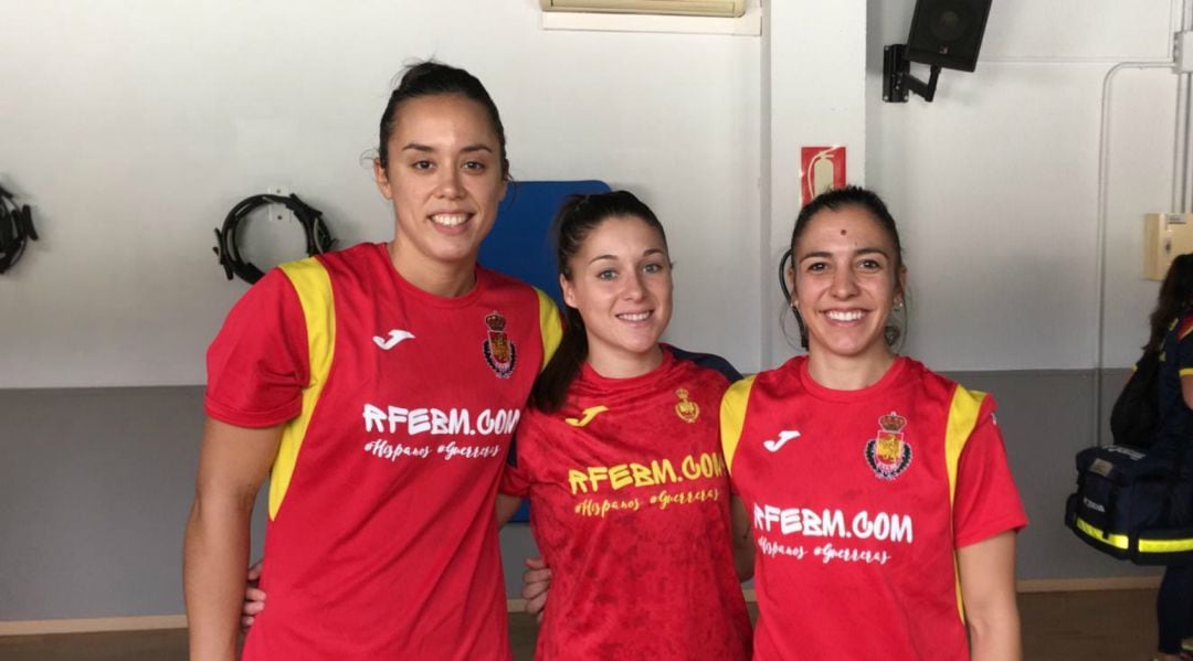 Paula García, Sole López y Estela Doiro ya se encuentran con España