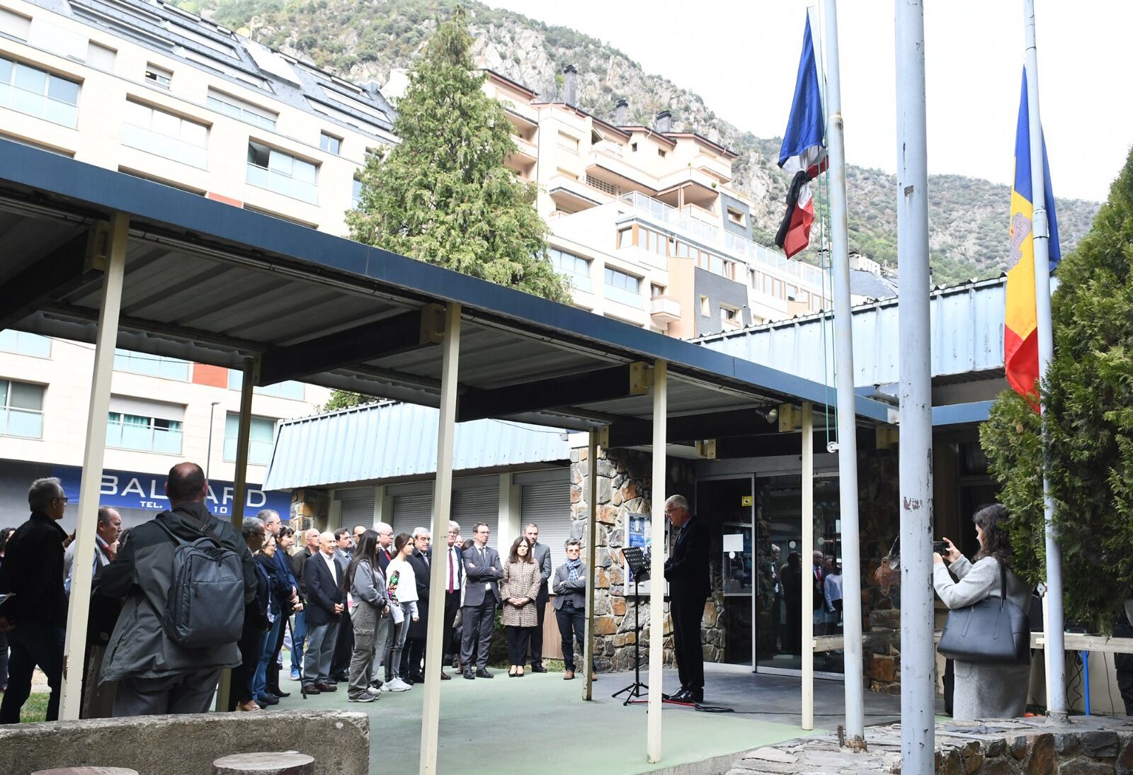 Minut de silenci aquest dilluns al Lycee per condemnar l&#039;atac terrorista de divendres a un institut d&#039;Arrés.