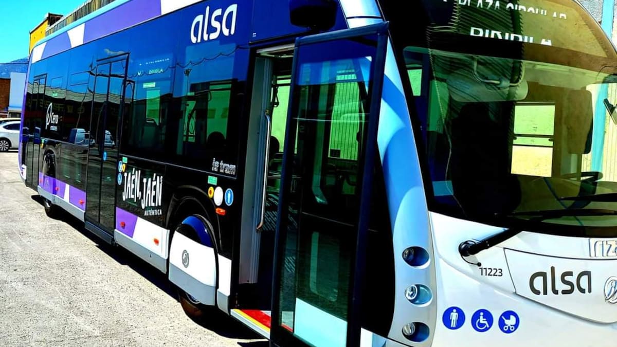 A pesar de lo anunciado por el Ayuntamiento a bombo y platillo, el Bus 100% eléctrico no ha entrado en funcionamiento durante el pasado mes de Septiembre.