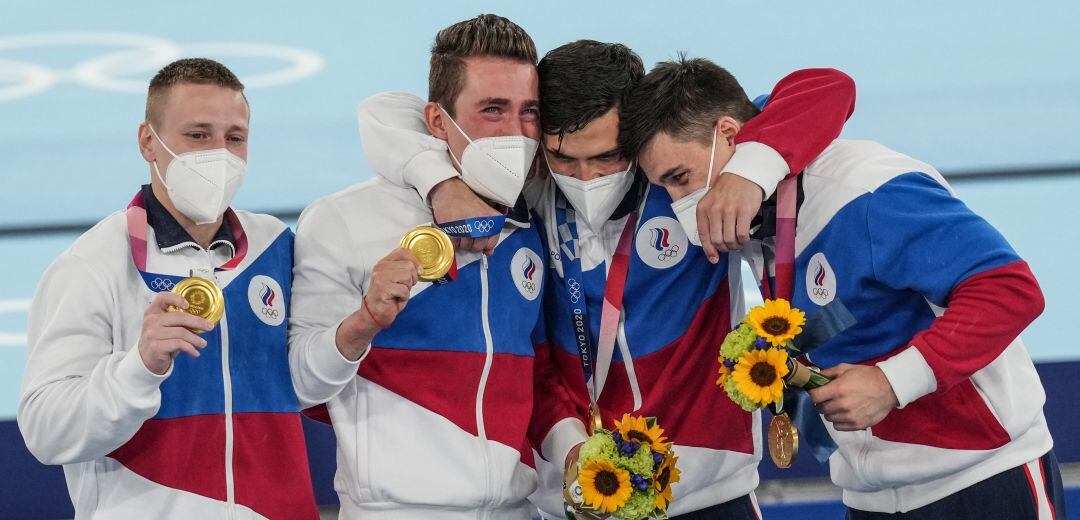 El equipo del Comité Olímpico de Rusia celebra su victoria en Gimnasia Artística por equipos